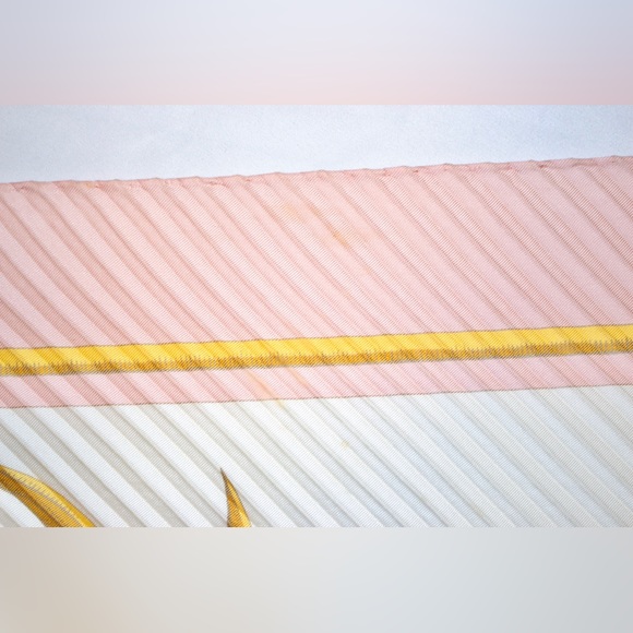 Authentic Pink ‘Tigre Royal’ HERMÈS PARIS 100% Silk Scarf 2008 - Picture 13 of 14